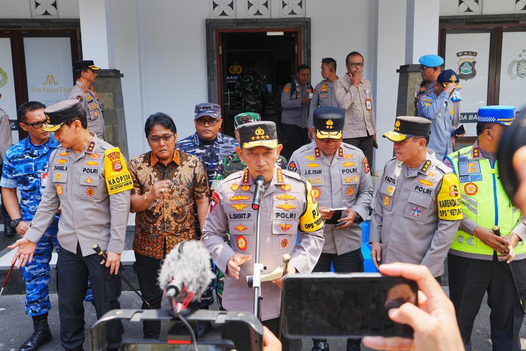 Kapolri Jenderal Polisi Listyo Sigit Prabowo saat memberikan keterangan tentang arus balik Lebaran. (BeritaNasional/Bachtiarudin Alam)