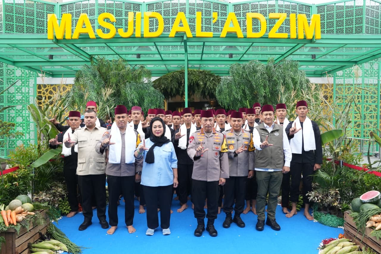 Kapolri Resmikan Masjid Al-Adzim di Polda Riau, Dorong Community Policing untuk Buruh PHK dan Ojol. (Foto/istimewa).