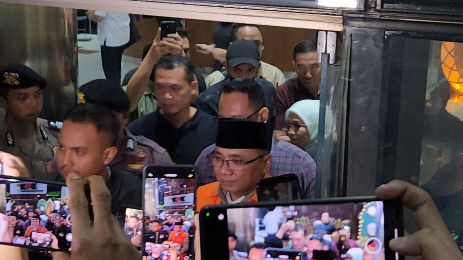 Eks Menteri Agama, Yaqut Cholil Qoumas resmi ditahan KPK. (BeritaNasional/Panji Septo)