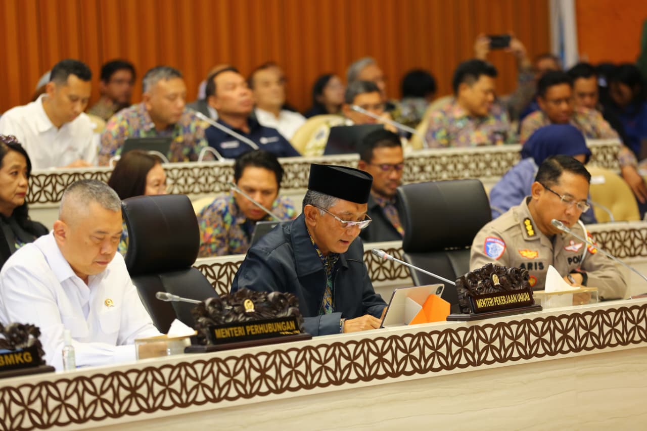 Menteri PU Dody Hanggodo rapat bersama DPR bahas kesiapan infrastruktur mudik Lebaran 2026. (BeritaNasional/KemenPU)