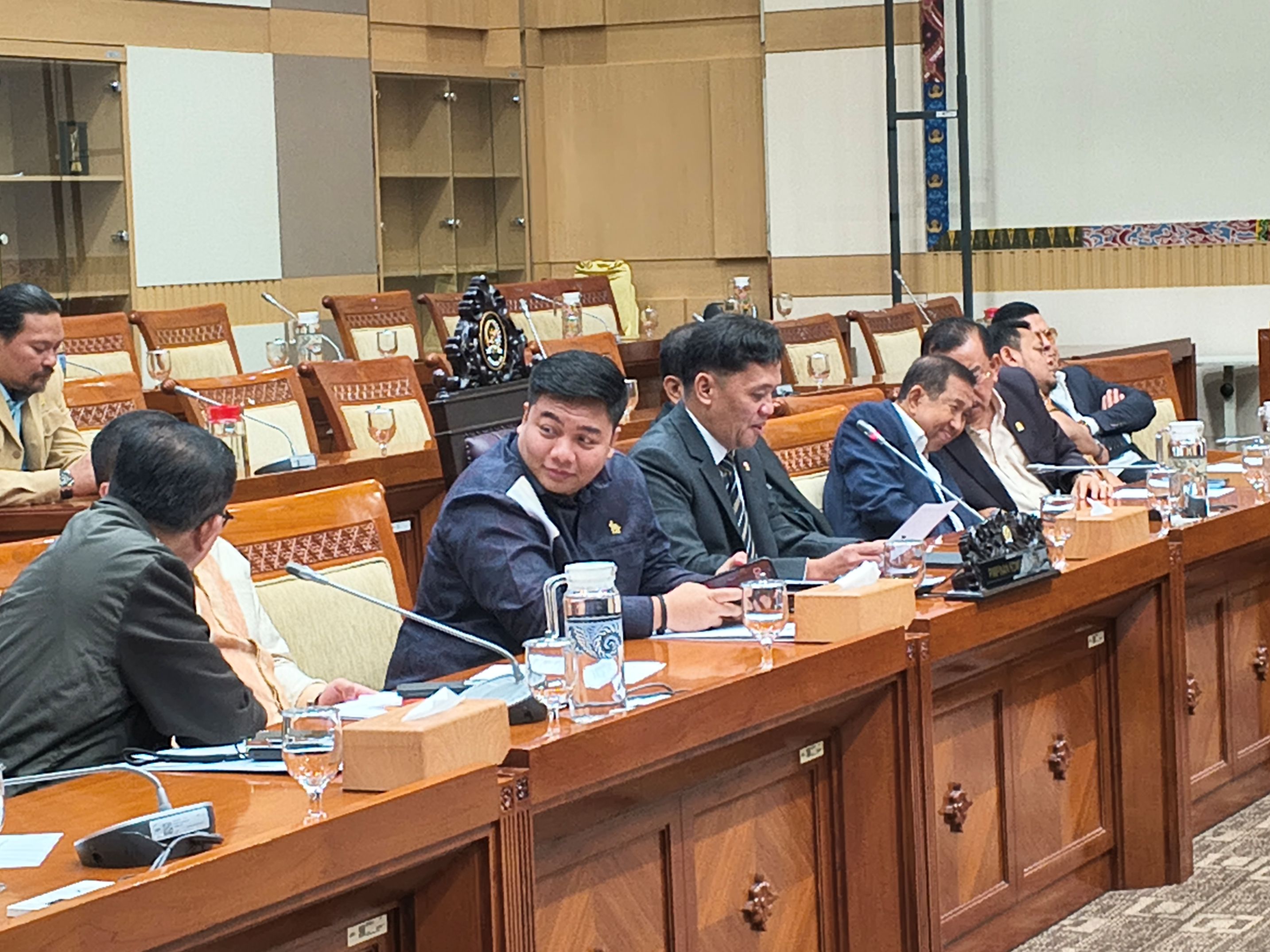 Pimpinan dan anggota Komisi III DPR usai RDPU kasus Amsal Sitepu, Senin (30/3/2026). (BeritaNasional/Ahda)