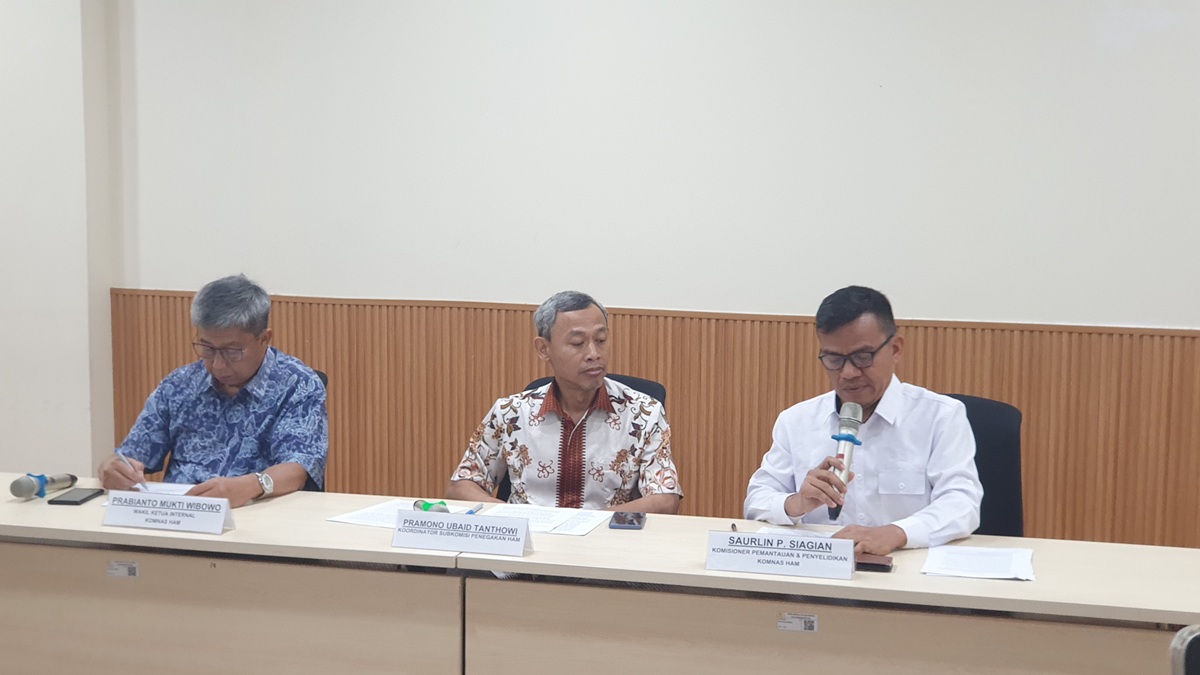 Komisioner Pemantauan & Penyelidikan Komnas HAM, Saurlin P. Siagian (kanan). (BeritaNasional/Bachtiar)
