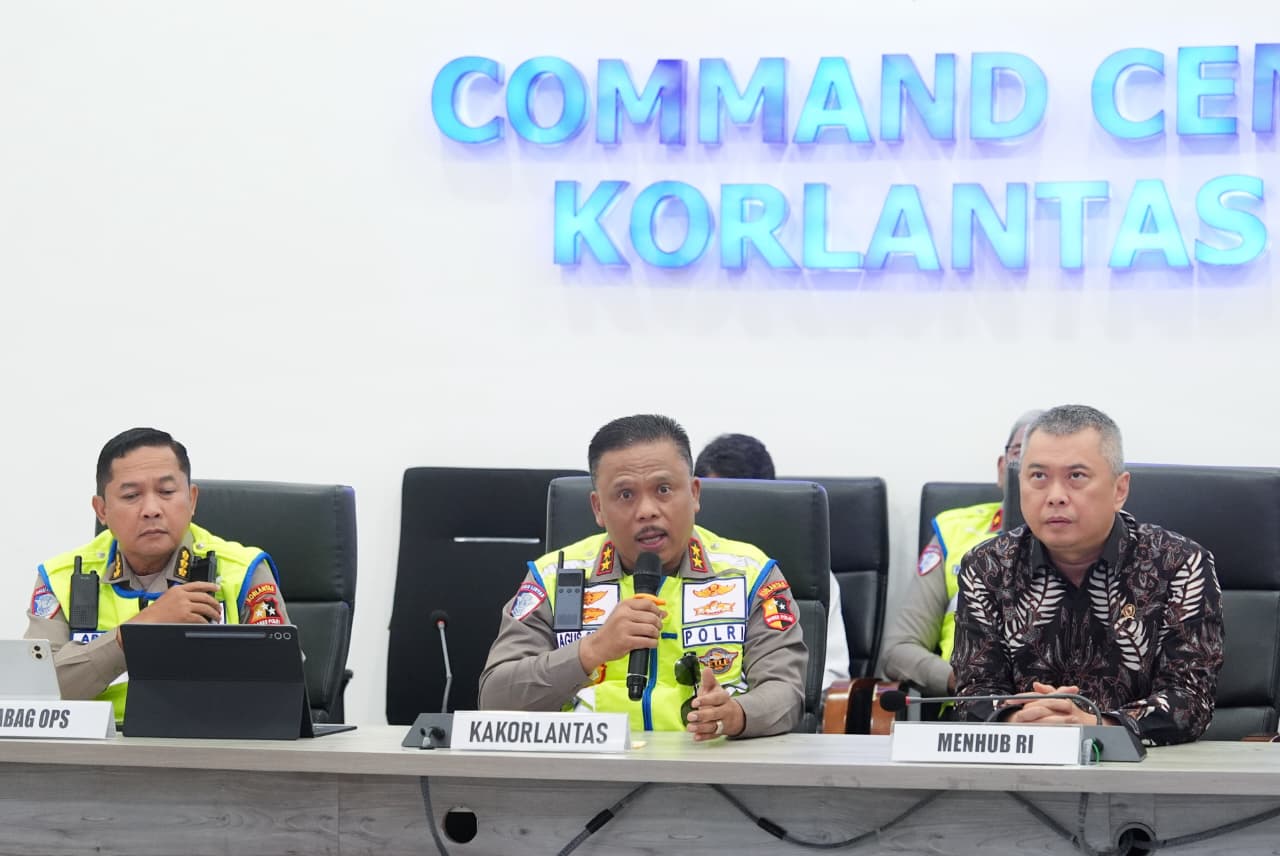 Kakorlantas Polri Irjen Pol Agus Suryonugroho bersama Menhub Dudy Purwagandhi (BeritaNasional/dok Polri)