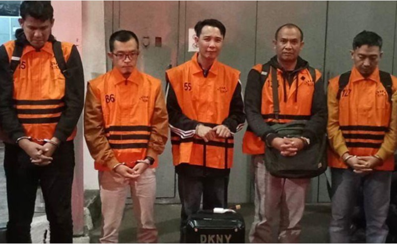 Tersangka kasus suap proyek di Rejang Lebong. (Beritanasional/Panji)