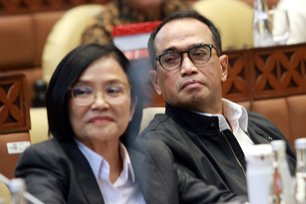 Menteri Perhubungan (Menhub) Budi Karya Sumadi mengikuti rapat kerja bersama komisi V DPR RI. (BeritaNasional/HO/Elvis Sendouw)