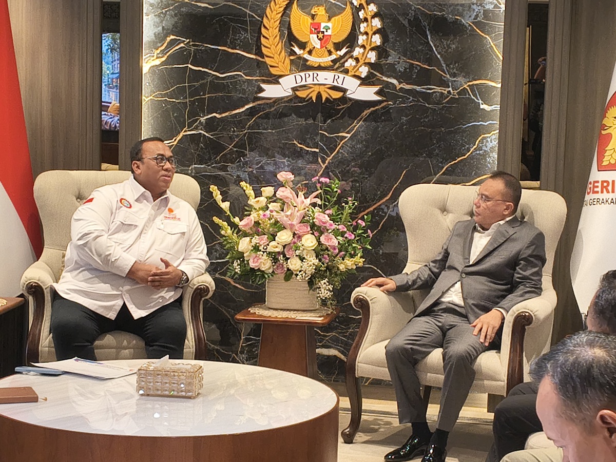 Presiden Konfederasi Serikat Pekerja Seluruh Indonesia (KSPSI) Andi Gani saat bertemu Wakil Ketua DPR Sufmi Dasco Ahmad. (BeritaNasional/Ahda)