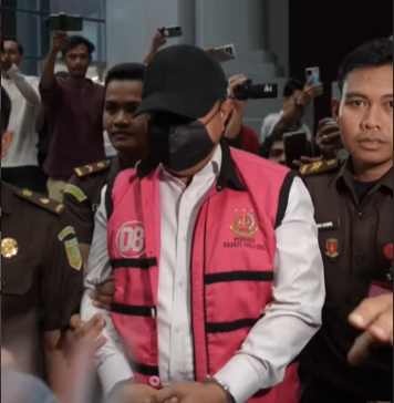 Eks Pj Gubernur Sulsel Bahtiar Baharuddin ditangkap Kejati Sulsel, Senin (9/3/2026). (BeritaNasional/IG Kejati Sulsel)
