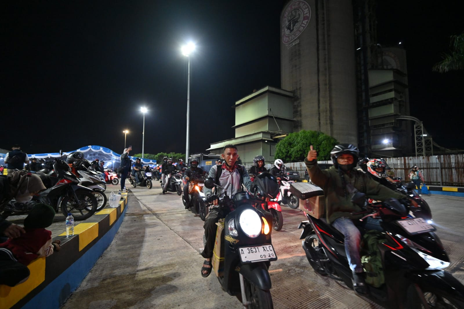 Pemudik di Pelabuhan Ciwandan. (Foto/ASDP)
