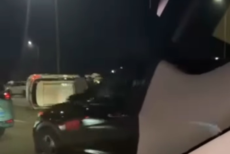 Mobil Fortuner ugal-ugalan bikin celaka (Foto/Instagram Jakarta Terkini)