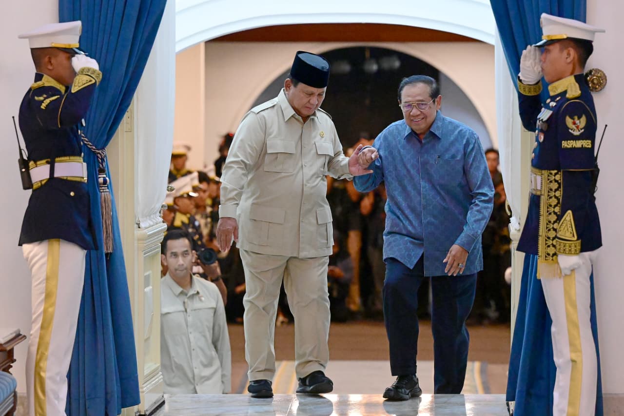 Presiden Prabowo Subianto tuntun Presiden keenam SBY. (BeritaNasional/Setpres)
