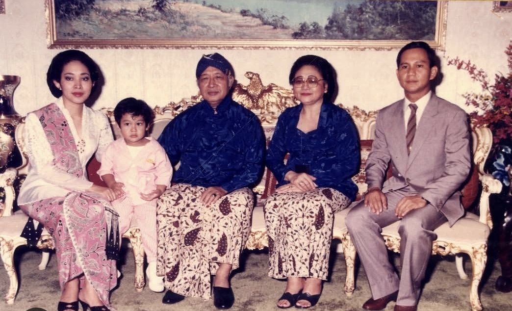 Momen Prabowo dan Titiek dalam perayaan ulang tahun Didit kecil. (BeritaNasional/IG Prabowo)