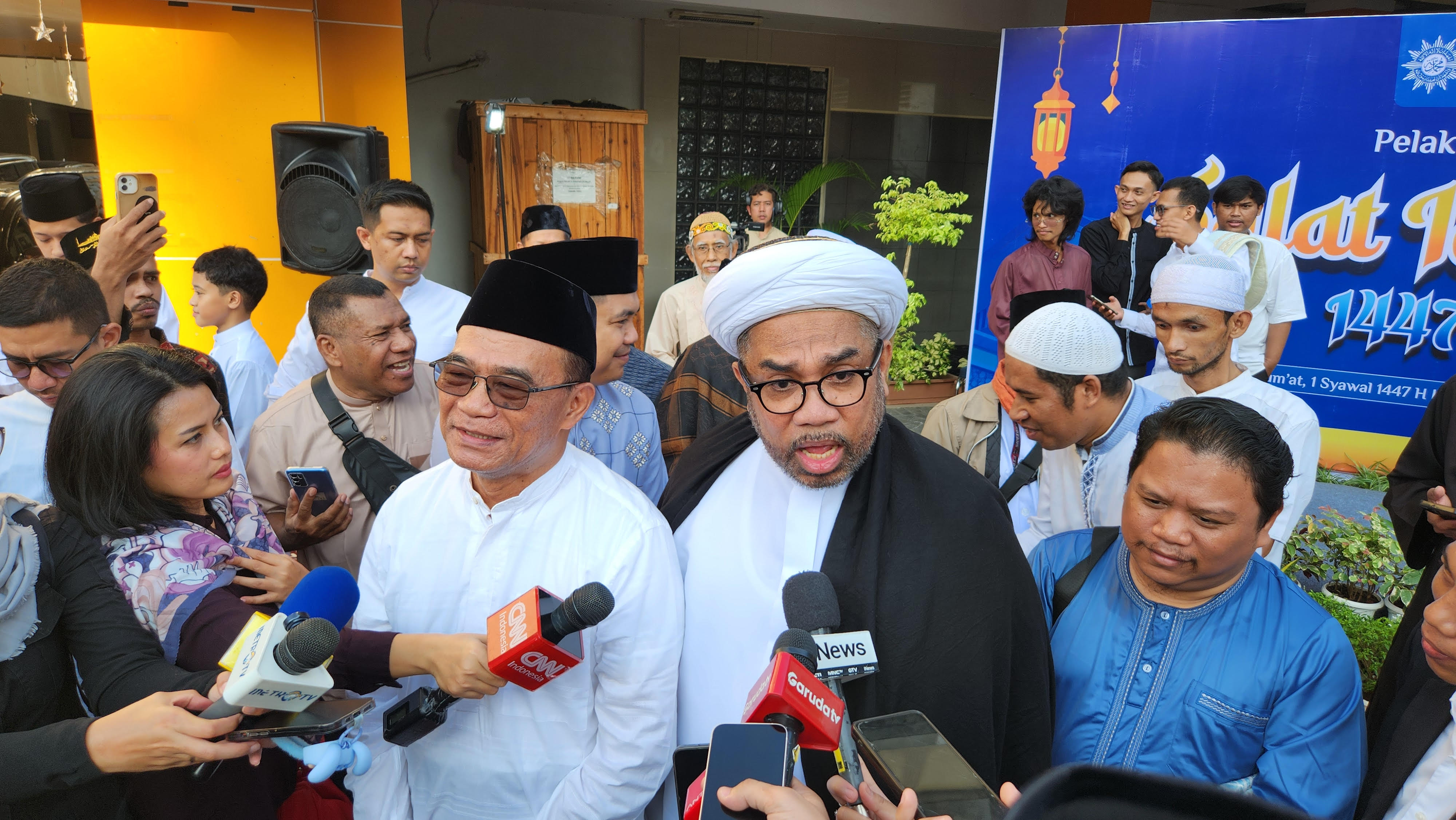 Tokoh Muhammadiyah Muhadjir Effendy dan Ali Mochtar Ngabalin usai salah Id di kantor PP Muhammadiyah Jakarta. (BeritaNasional/Panji)