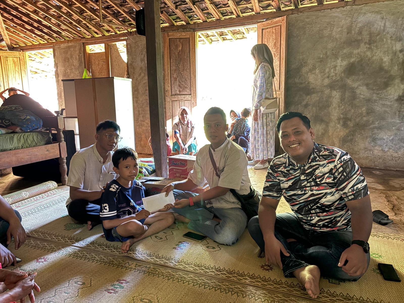 Pasbata Datangi Rumah Fendi di Gunungkidul, Bocah Putus Sekolah Demi Rawat Orang Tua. (Foto/istimewa)