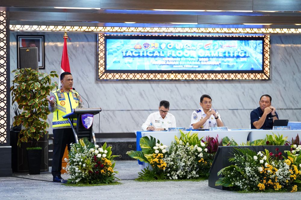 Kakorlantas Polri Irjen Pol Agus Suryonugroho (kiri) saat memberikan keterangan. (Foto/Dok Korlantas Polri)