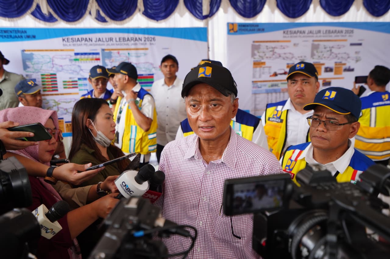 Menteri PU Dody Hanggodo tinjau kesiapan jalan nasional di Jawa Timur. (BeritaNasional/KemenPU)
