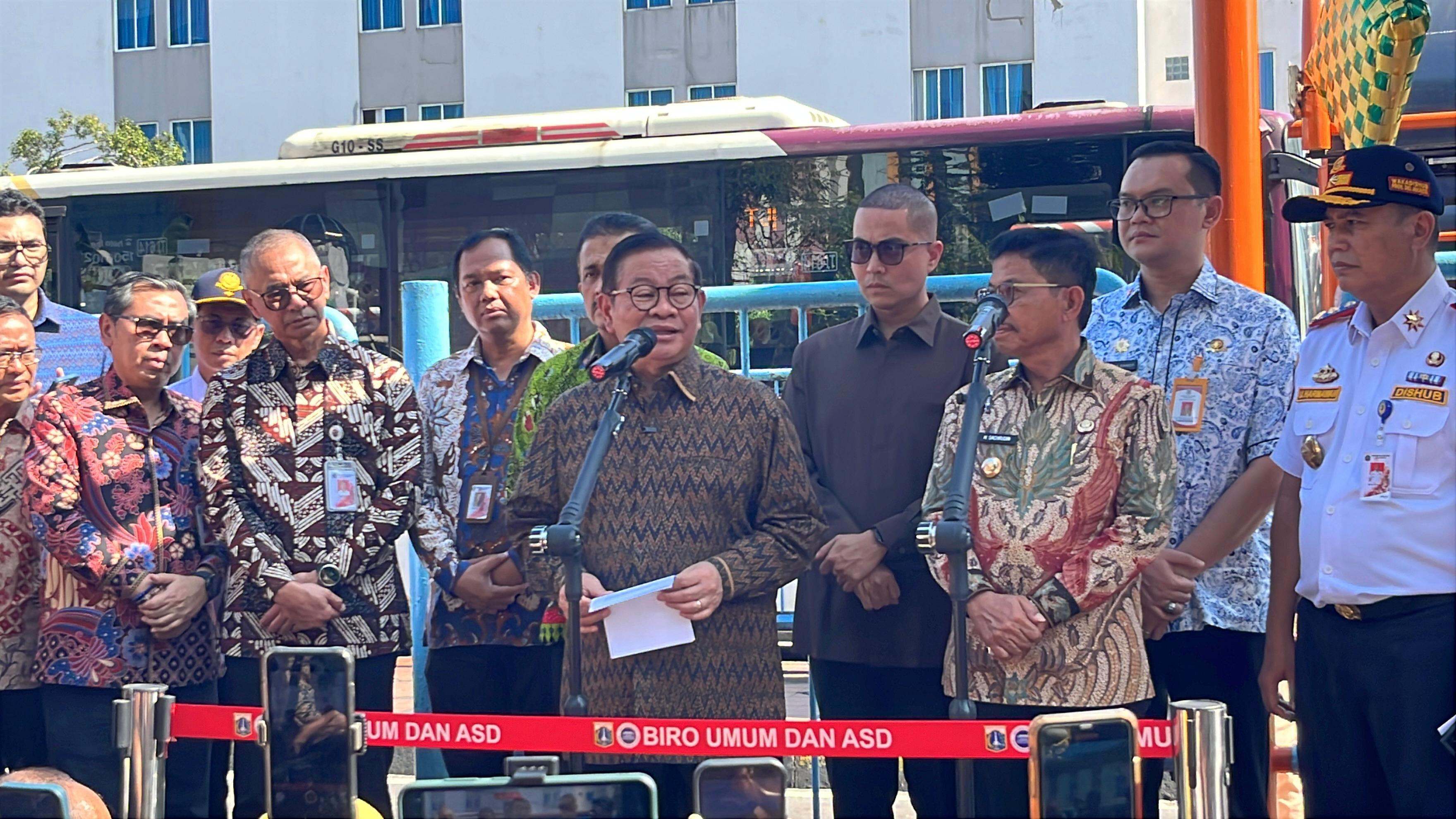 Gubernur DKI Jakarta Pramono Anung resmikan rute baru Transjabodetabek Blok M- Bandara Soetta. (BeritaNasional/Lydia)