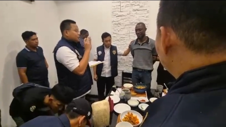 Warga negara asing asal Liberia diduga melakukan modus penipuan black dollar. (Foto/Ist)