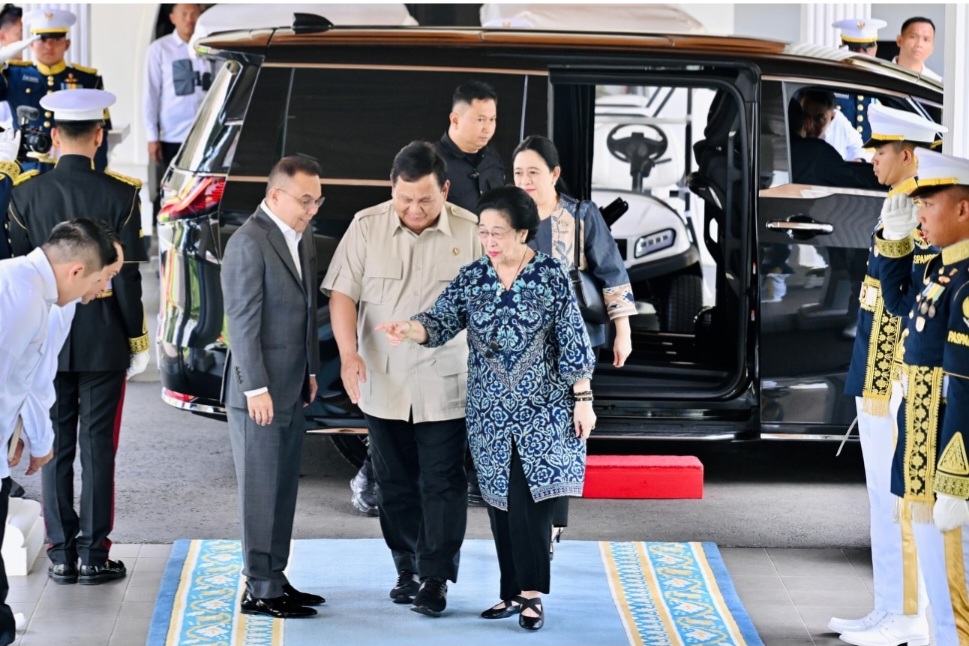 Presiden Prabowo Subianto bertemu Ketum PDI Perjuangan Megawati Soekarnoputri ditemani Wakil Ketua DPR Sufmi Dasco Ahmad. (BeritaNasional/istimewa)