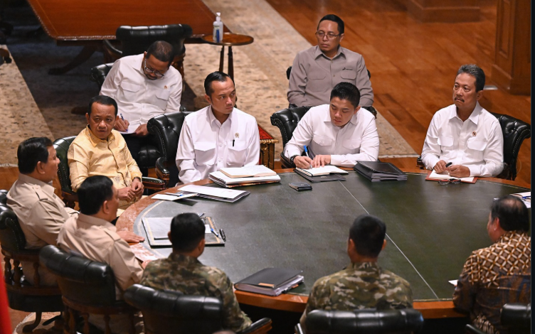 Presiden Prabowo gelar rapat di Hambalang bahas swasembada dan persiapan Idul Fitri, Senin (9/3/2026). (BeritaNasional/IG Setkab)
