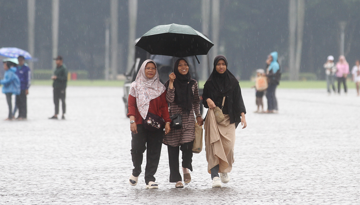 Hujan mengguyur Jakarta. (BeritaNasional/Oke Atmaja)