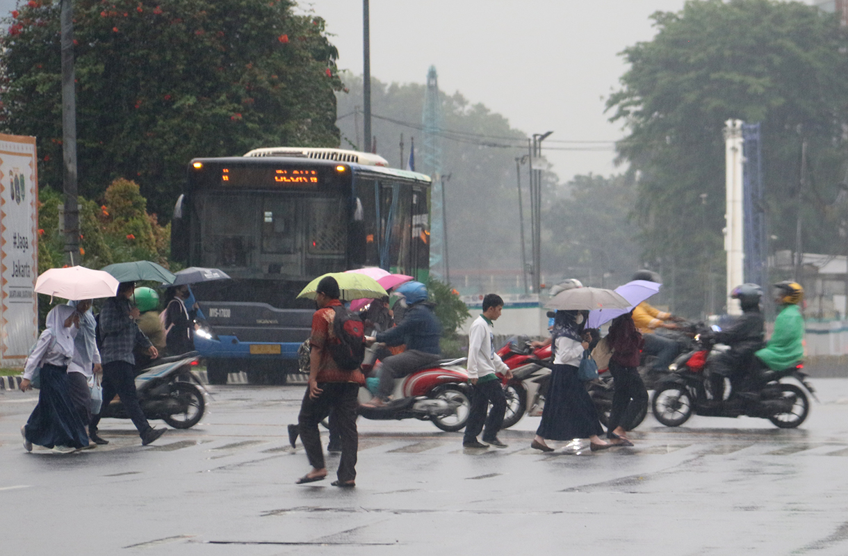 Hujan mengguyur Jakarta. (BeritaNasional/Oke Atmaja)