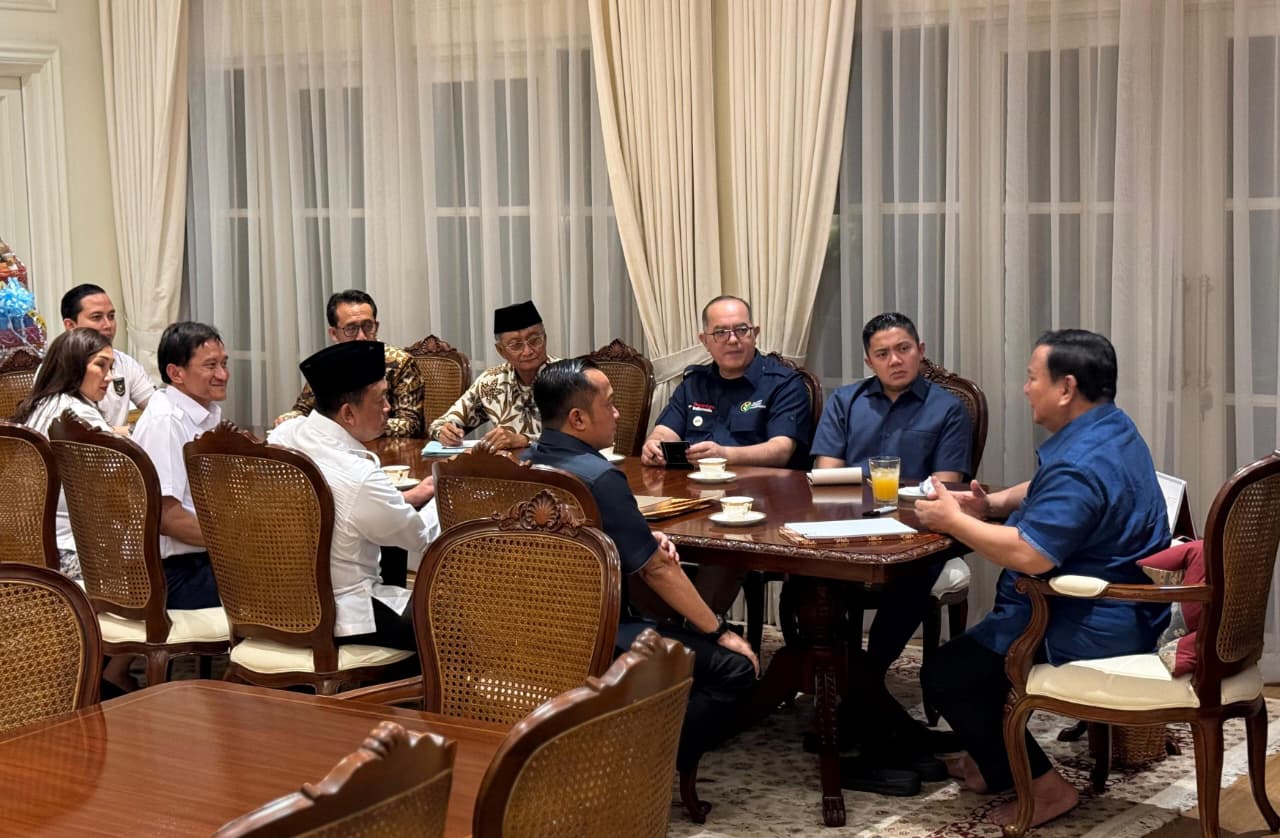Presiden Prabowo Subianto instruksikan bangun hunian layak warga pinggir rel. (BeritaNasional/Setpres)