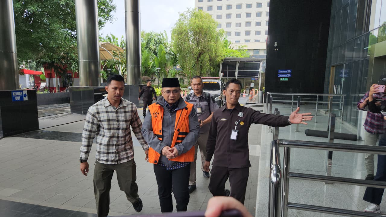 Mantan Menteri Agama Yaqut Cholil Qoumas (Gus Yaqut) akhirnya kembali menjadi tahanan rutan Komisi Pemberantasan Korupsi (KPK). (BeritaNasional/Panji Septo).