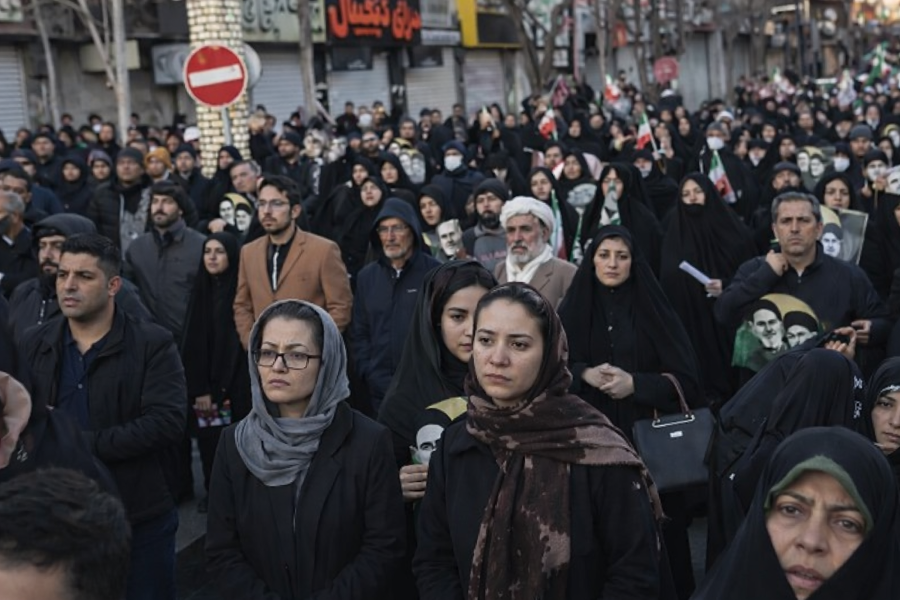 Warga Iran turun ke jalan mengekspresikan kemarahan dan duka mereka menyusul kabar wafatnya, Ali Khamenei. (Foto/X: @FarsNews_Agency)