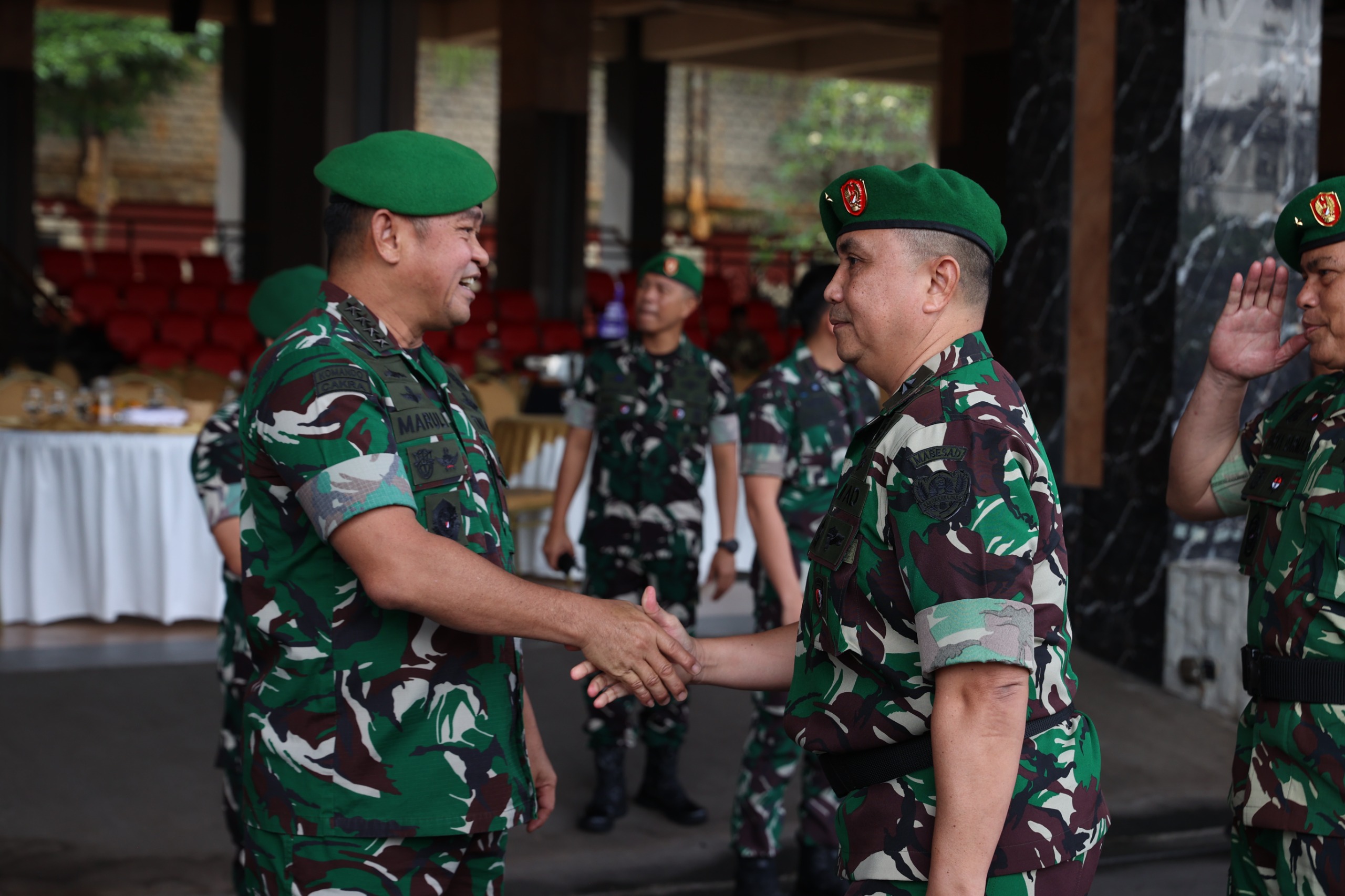 Kepala Staf Angkatan Darat (Kasad) Jenderal TNI Maruli Simanjuntak menyampaikan sambutan dalam kegiatan Halal Bihalal bersama warga Mabesad. (BeritaNasional/Elvis/HO Dispenad)