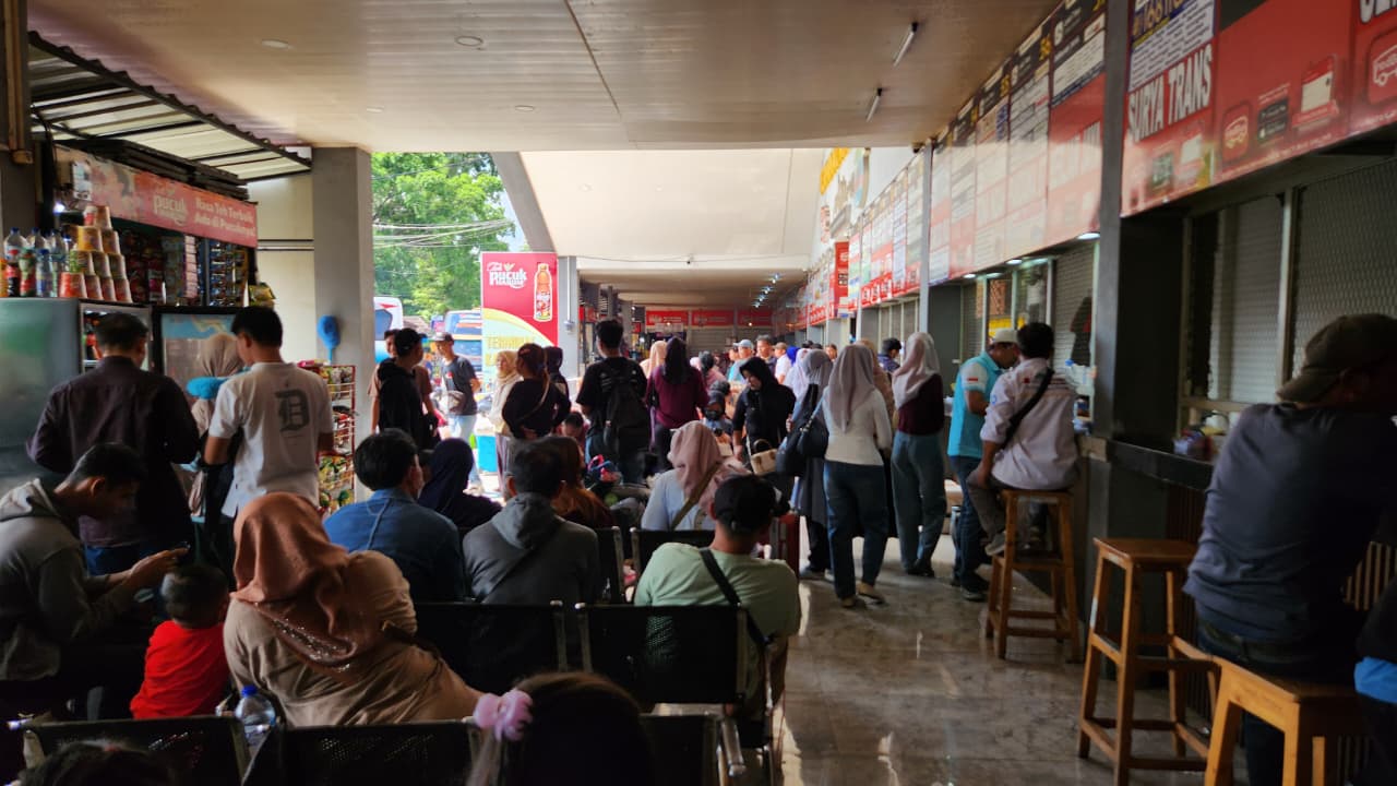 Suasana di Terminal Kalideres, Jakarta Barat. (BeritaNasional/Panji).