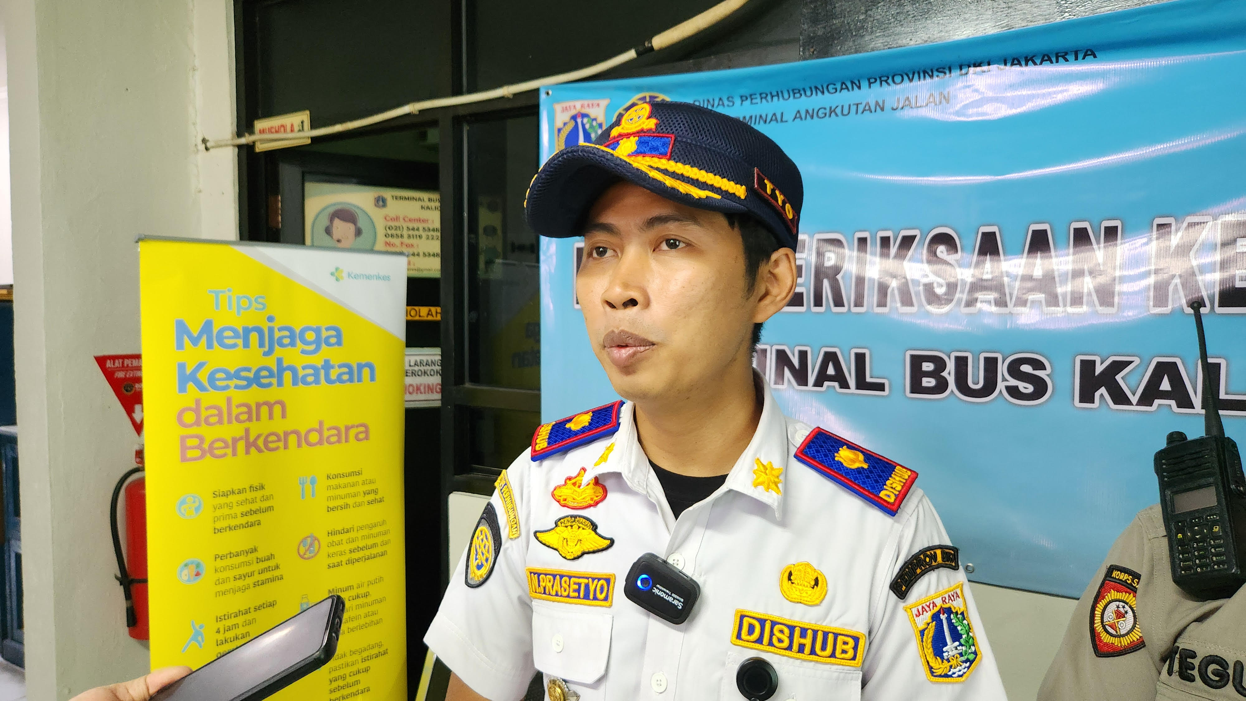 Kepala Satuan Pelaksana Terminal Kalideres Prasetyo Nur di Terminal Kalideres. (BeritaNasional/Panji)