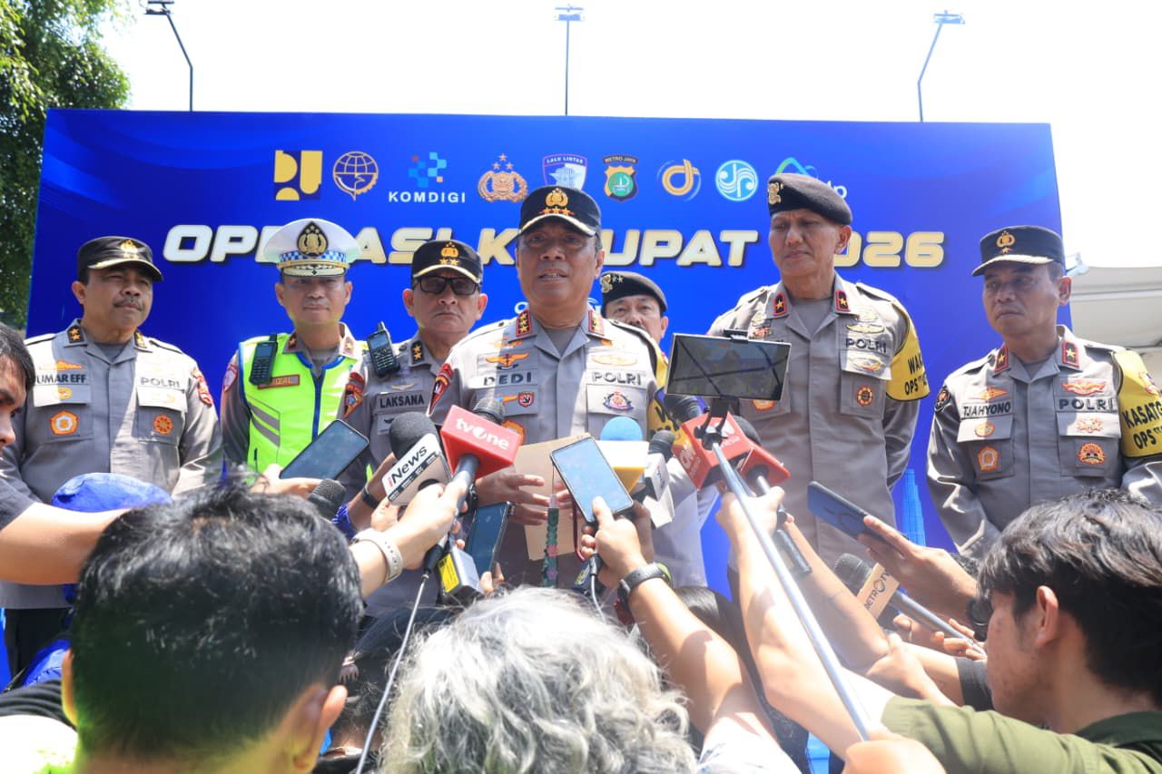 - Wakil Kepala Kepolisian Negara Republik Indonesia (Wakapolri) Dedi Prasetyo memantau langsung kondisi arus mudik Lebaran. (Foto/Humas Polri)