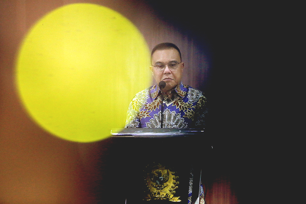 Wakil Ketua DPR RI Sufmi Dasco Ahmad memberikan keterangan kepada wartawan terkait isu kenaikan bahan bakar minyak (BBM). (BeritaNasional/Elvis Sendouw)