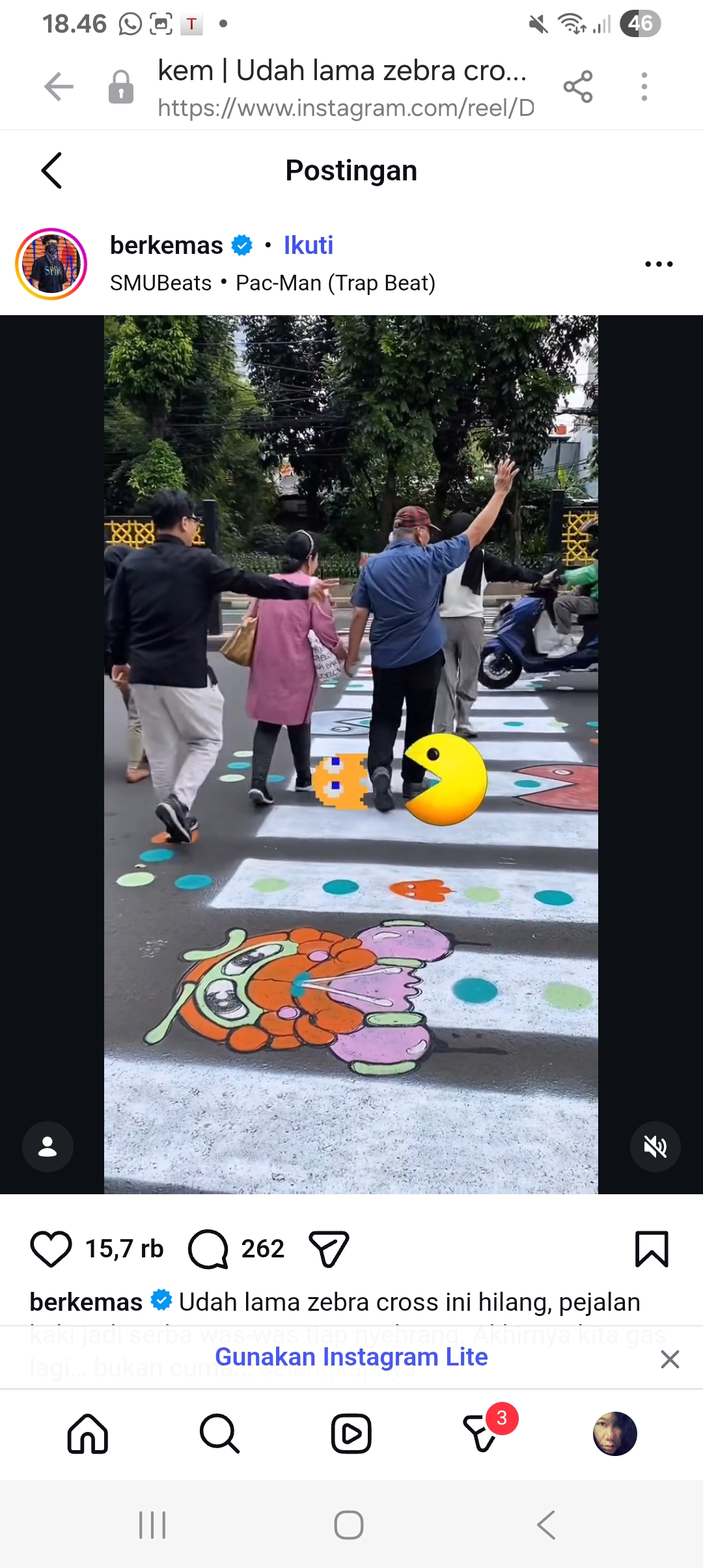Zebra cross yang dibuat warga di kawasan Tebet Jakarta Selatan digunaka pengguna jalan untuk menyeberang. (BeritaNasional/instagram)