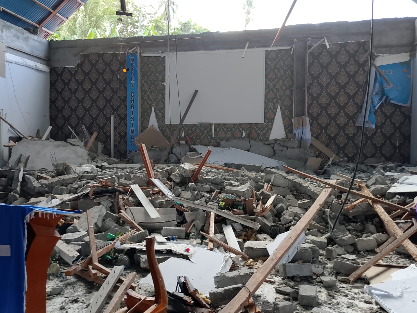 Bangunan mengalami kerusakan akibat gempa di Kecamatan Batang Dua, Kota Ternate, Kamis (2/4). (Foto/BPBD Kota Ternate)