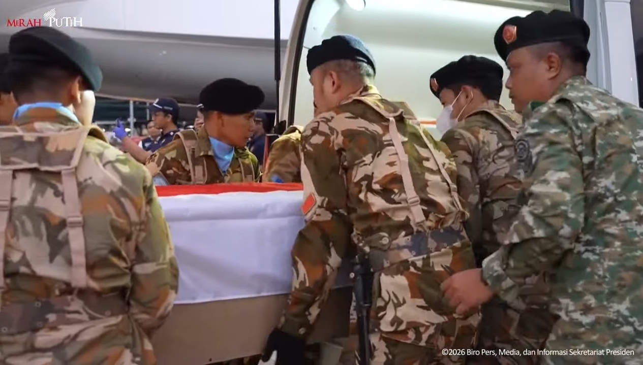 3 Jenazah TNI yang tewas di Lebanon tiba di Bandara Soetta, Sabtu (4/4/2026). (BeritaNasional/YT Setpres)