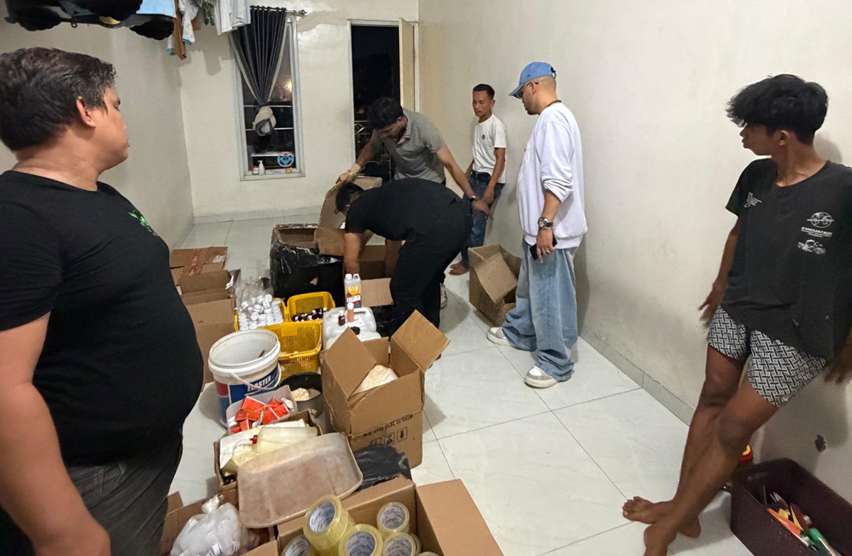 Pabrik Kosmetik Rumahan di Bogor Digerebek Bareskrim Polri. (Foto/Bareskrim Polri)