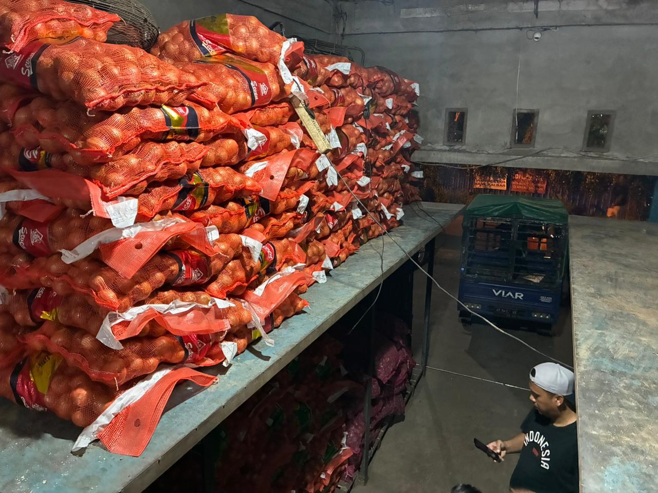 Barang bukti 23 ton pangan ilegal hasil impor di Pontianak. (BeritaNasional/Humas Polri)