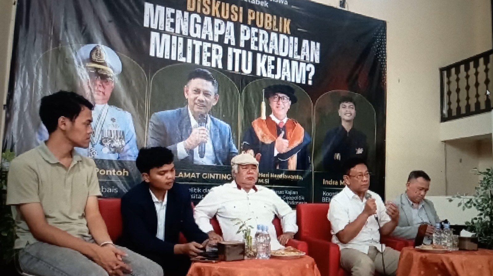 Diskusi Publik dengan judul "MENGAPA PERADILAN MILITER ITU KEJAM?". (Foto/istimewa)