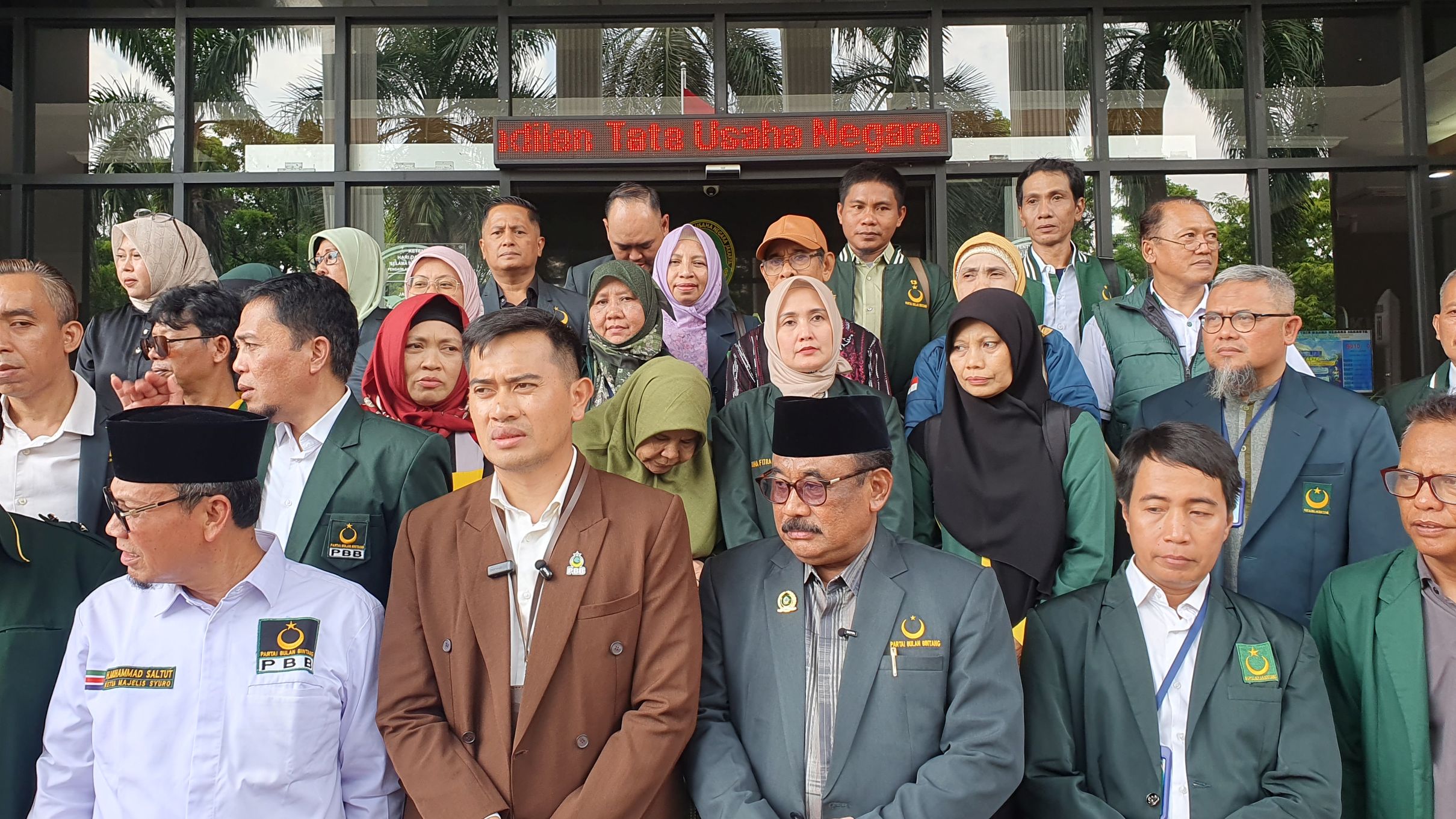 Ketum PBB Muktamar VI Bali Gugum Ridho Putra (tengah kiri) dan jajaran DPP PBB Muktamar VI Bali menyampaikan gugatan ke PTUN Jakarta, Rabu (29/4/2026)
