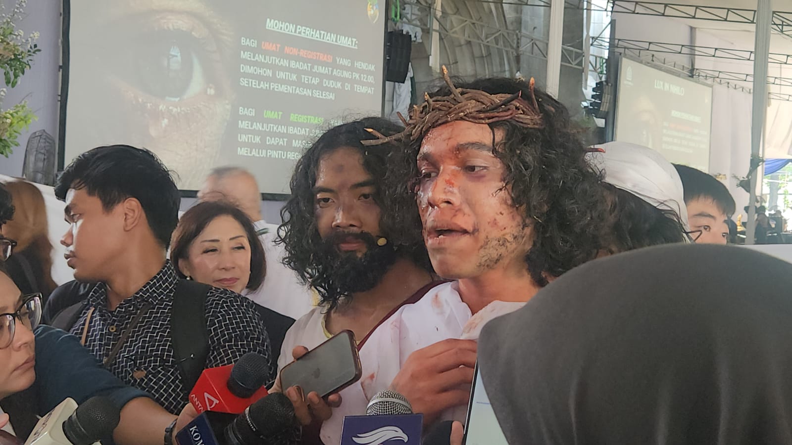 Teatrikal 'Jalan Salib Kreatif' di Gereja Katedral. (BeritaNasional/Bachtiar)