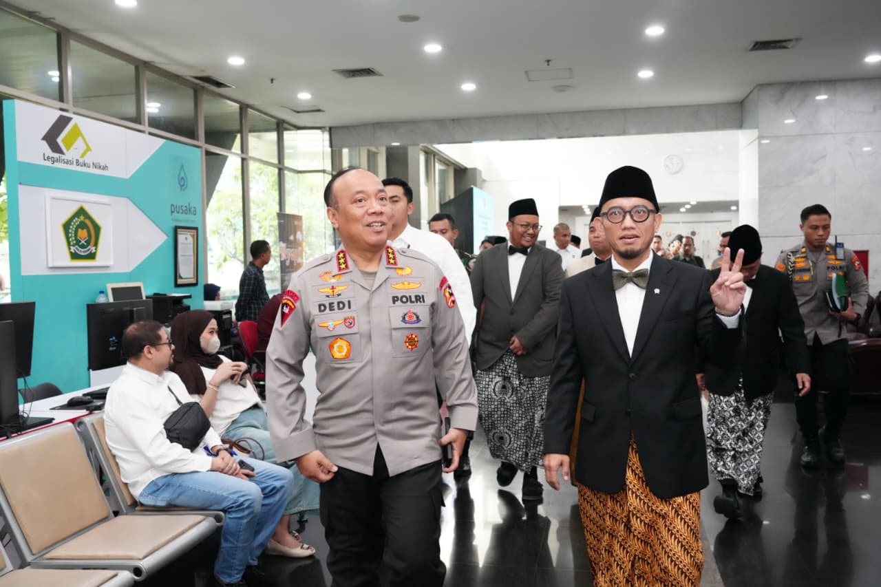 Wakapolri Komjen Pol. Dedi Prasetyo (kiri) dengan Wamenhaj Dahnil Anzar (kanan). (BeritaNasional/Bachtiar)