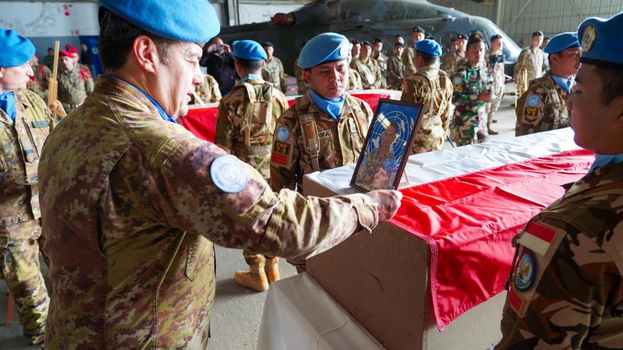 Detik-detik Penghormatan Terakhir bagi 3 Prajurit Perdamaian Indonesia yang Gugur di Lebanon. (Foto/Dok UNIFIL)