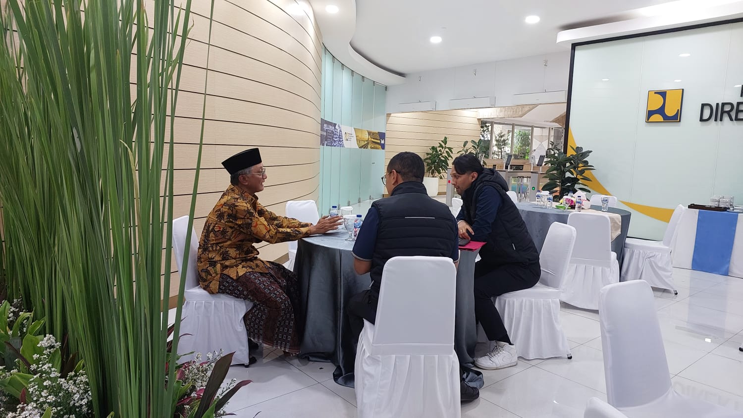 Mentri PU Dody Hanggodo temui dua jaksa yang akan geledah kantornya (BeritaNasional/ami)
