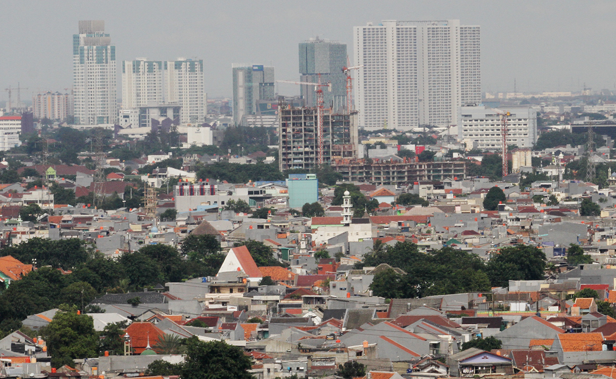 Foto udara permukiman padat penduduk Jakarta, Kamis (9/4/2026). (Beritanasional.com/Oke Atmaja)