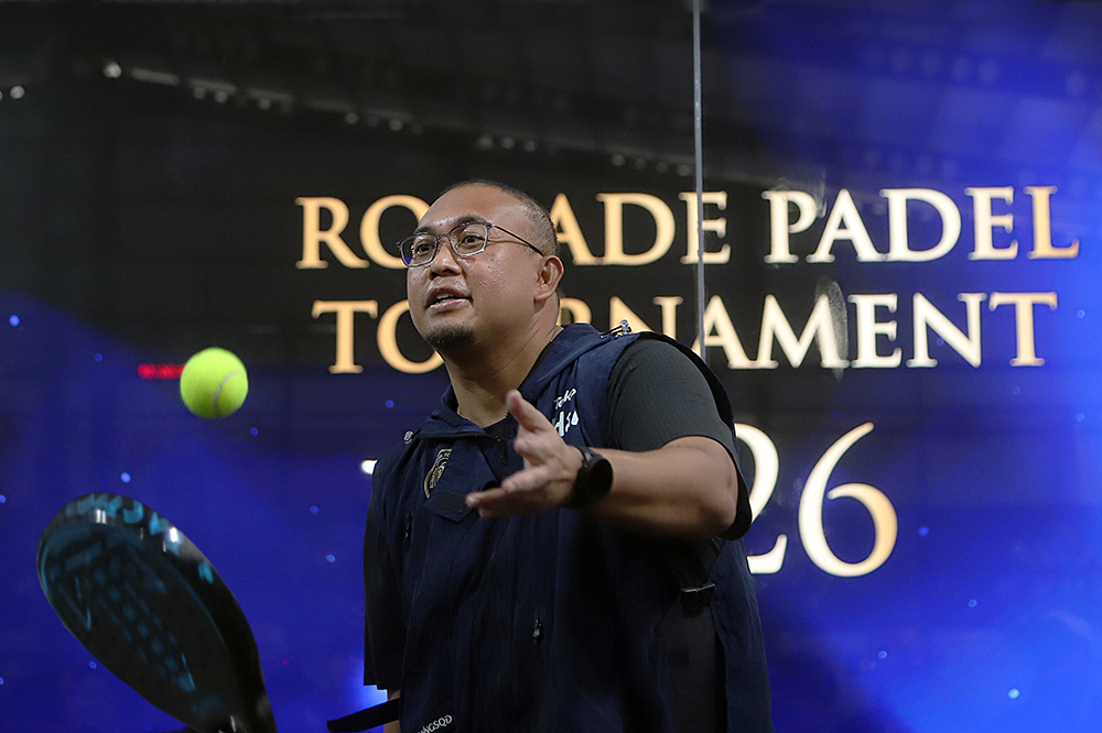 Ketua DPD Partai Gerindra Sumatera Barat (Sumbar) Andre Rosiade membuka Rosiade Padel Turnamen 2026. (BeritaNasional/Elvis Sendouw)