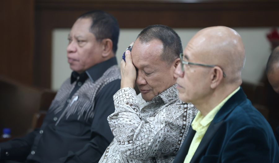 Mantan Sekretaris Mahkamah Agung saat menjalani sidang vonis di PN Tipikor. (Agus Priatna/SinPo.id)