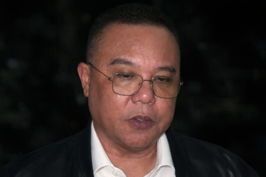 Wakil Ketua DPR RI Sufmi Dasco Ahmad saat meninjau kecelakaan kereta api di Stasiun Bekasi Timur. (Foto/tangkapan layar)