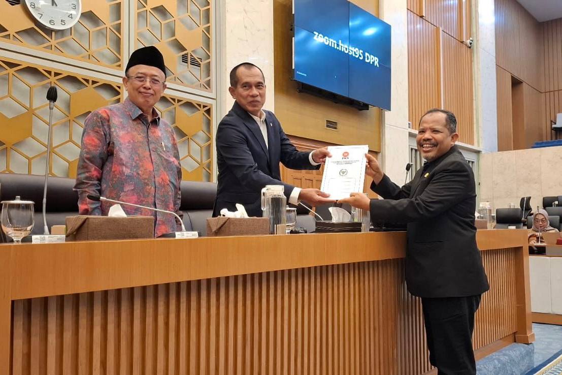 Anggota Komisi IV DPR RI Fraksi Partai Keadilan Sejahtera (PKS) Johan Rosihan usai menyampaikan pandangan fraksinya. (BeritaNasional/istimewa)