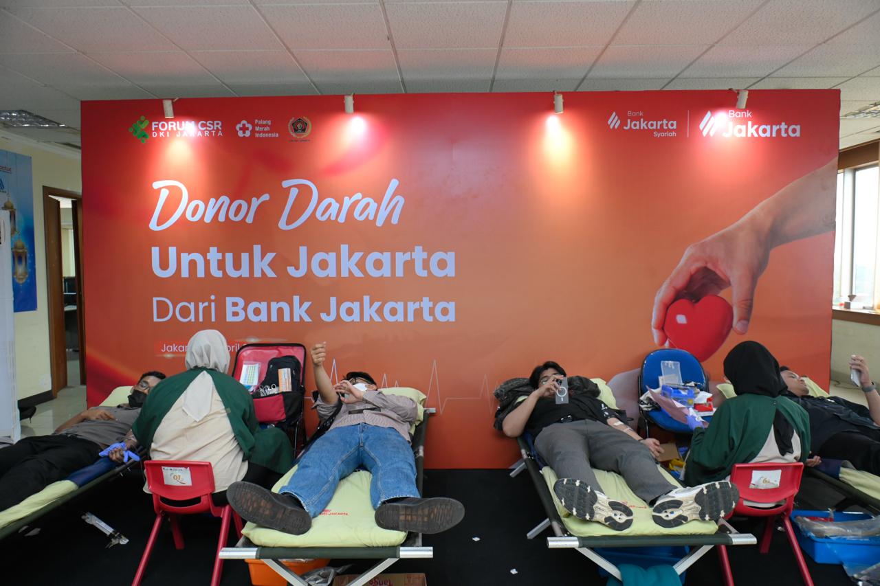 Aksi sosial donor darah HUT Bank Jakarta. (BeritaNasional/Lydia)